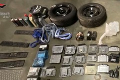 Auto rubate nella BAT, scoperta base logistica in un deposito agricolo a Corato