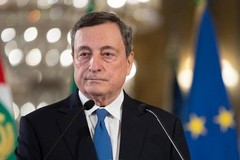 Il premier Draghi annuncia: «Prossime riaperture in sicurezza»