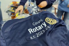 Il Rotary Club Corato dona completi sportivi a Gocce dell'oceano onlus