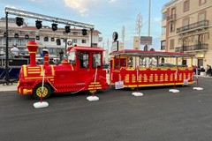 A Corato passa il Trenino Natalizio: a bordo elfi e Babbo Natale per strade e piazze della città