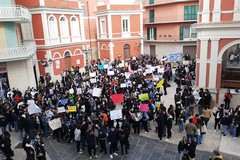 «No ai doppi turni», gli studenti manifestano in piazza