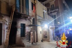 Incendio nella notte a Corato: fiamme in un locale