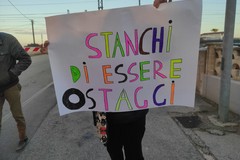 I residenti di Via Bagnatoio in piazza per il passaggio a livello: il corteo e l’incontro con il sindaco