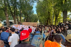 Corato, la protesta abbraccia anche gli studenti: «Il nostro futuro si costruisce oggi»