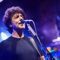 Strabiliante Max Gazzé, concerto davanti a migliaia di spettatori in piazza Cesare Battisti