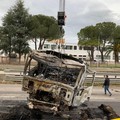 Rimossa la carcassa del tir incendiato sulla sp231