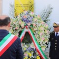 Corato rinnova il ricordo delle vittime della tragedia ferroviaria del 2016: una corona di fiori nel piazzale della stazione