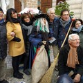 La Befana arriva in Piazza Sedile... nonostante il freddo