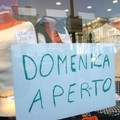 Negozi aperti anche la domenica? L'opinione pubblica si divide