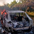 Intervento dei VdF di Corato a Ruvo, per estinguere l'incendio dell'auto
