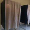 In cabina elettorale col cellulare, bloccato elettore