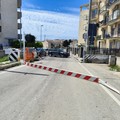 Via Bagnatoio, divelta sbarra del passaggio al livello, traffico in tilt