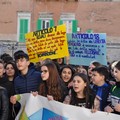 Studenti in piazza per i Diritti dell'Uomo
