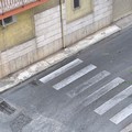 Il mistero delle strisce pedonali fantasma: sbiadite in pochi giorni