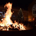 Il falò di Santa Lucia, lo stupore del fuoco che illumina la notte più lunga dell'anno