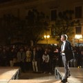 La piazza ed Amorese in un unico grande grido di speranza: “daremo futuro al presente”