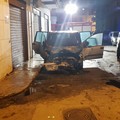 Auto in fiamme in via Rucellai