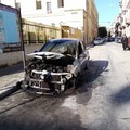 Auto a fuoco in via Luigi Tarantini