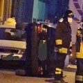 Mezzanotte col botto, vandali ribaltano un'auto