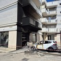 Auto in fiamme in via Sant'Elia, danni anche ad un'attività commerciale