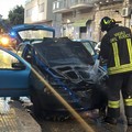 Fiat Punto in fiamme ieri sera in via M.R. Imbriani