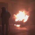 Auto in fiamme in via Reggio. VIDEO