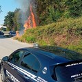 Cavalcavia di via Castel del Monte, sterpaglie ancora in fuoco