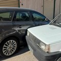 Rubano un'auto a Corato, ma poi si schiantano. Ladri in fuga