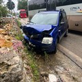 Via Gravina, incidente tra due auto: due feriti