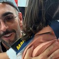 Il sogno di Aurora diventa realtà: un abbraccio indimenticabile con Marco Mengoni a Bari