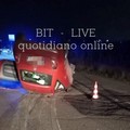 Perde il controllo dell'auto e si ribalta, ferito il conducente