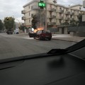 Auto in fiamme su via Sant'Elia