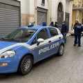 Dà in escandescenze e distrugge suppellettili, uomo bloccato in via Dante