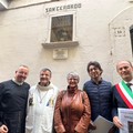 Corato, restaurata l’edicola votiva di San Gerardo: sul dipinto la firma «C. Leone, 1947»