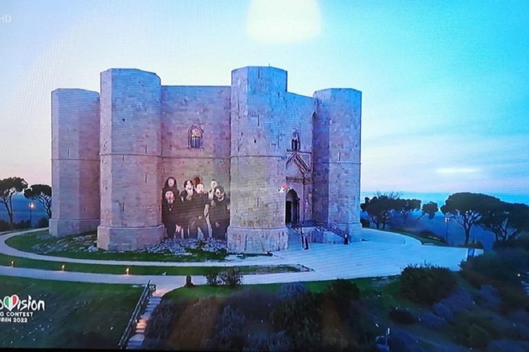 Cartolina della Bulgaria per Eurovision Song Contest 2022 ambientata a Castel del Monte