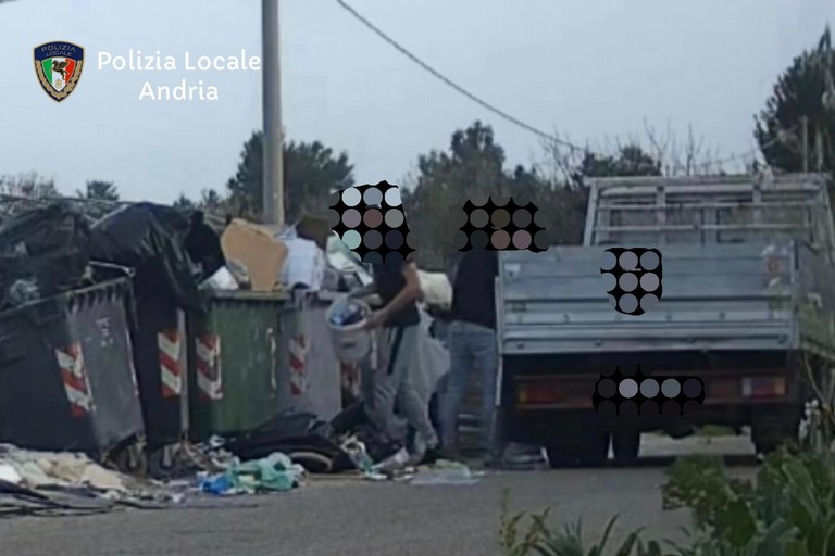 Coratino abbandona rifiuti ad Andria