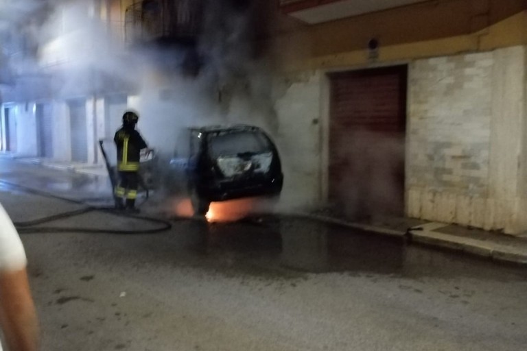 L'incendio avvenuto in via Meucci