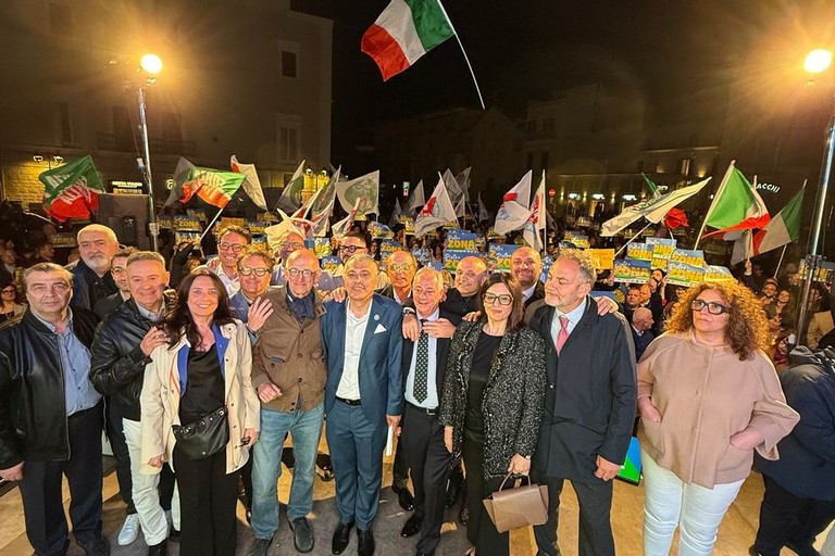 Corato chiede ascolto e cambiamento: piazza gremita per Pietro Zona