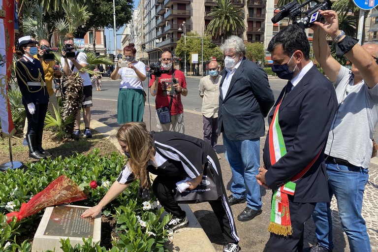 Deposizione corona di fiori - Vittime del disastro ferroviario