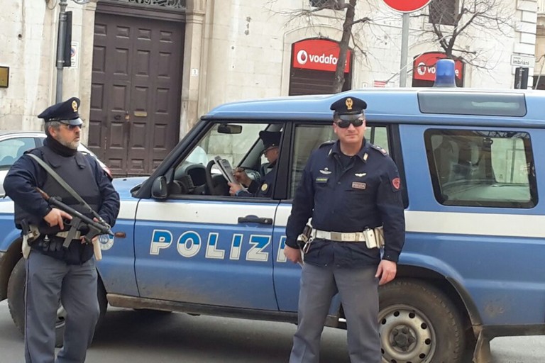 Controlli della Polizia di Stato. <span>Foto Vincenzo Cassano</span>