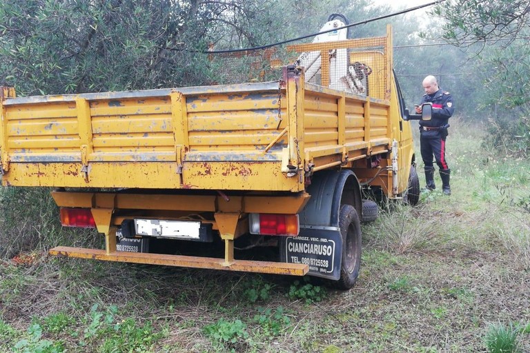 Scoperto camion rubato a Corato nelle campagne murgiane di Andria