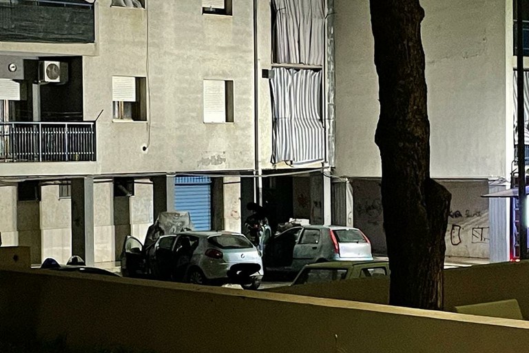 Corato, auto incendiate in via Salaria