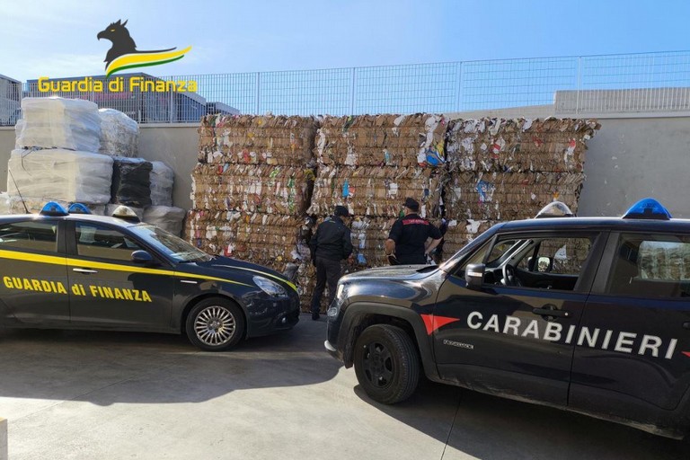 Il sequestro di Guardia di Finanza e Carabinieri