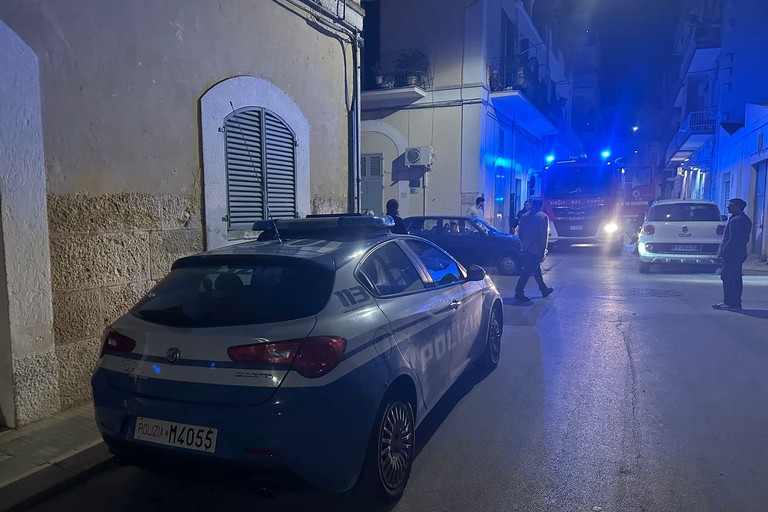 L'intervento della Polizia di Stato in via Pisanila