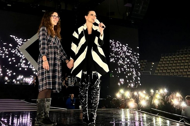 Silvia Molinini sul palco di Laura Pausini