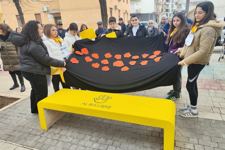 Panchina gialla contro il bullismo. <span>Foto Stefano Procacci</span>