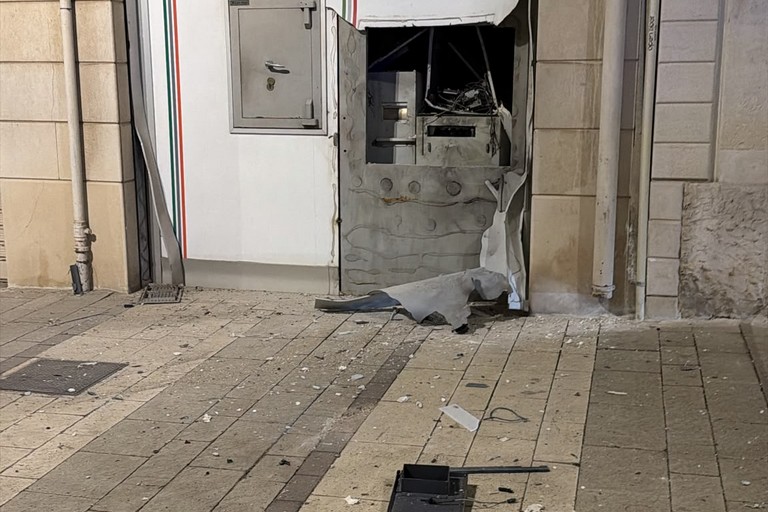 Esplosione bancomat