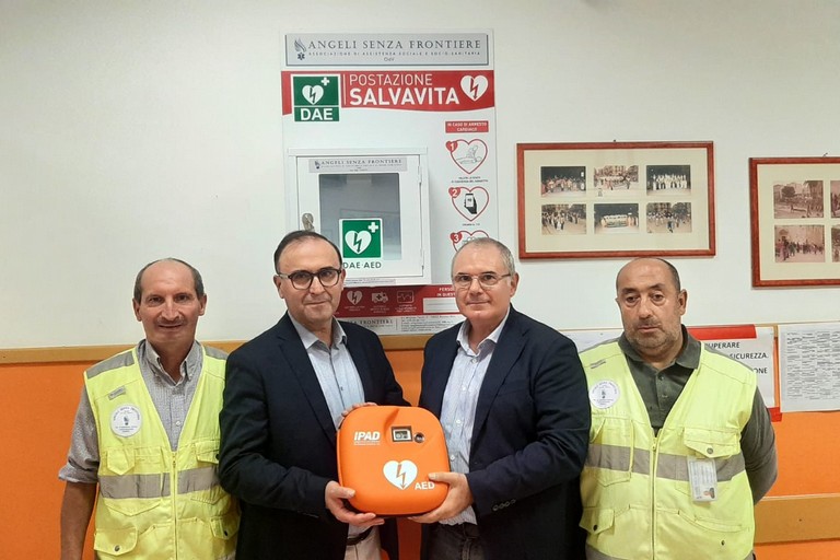 Corato, consegna di un defibrillatore per la sede di via Andria dell'istituto Oriani-Tandoi