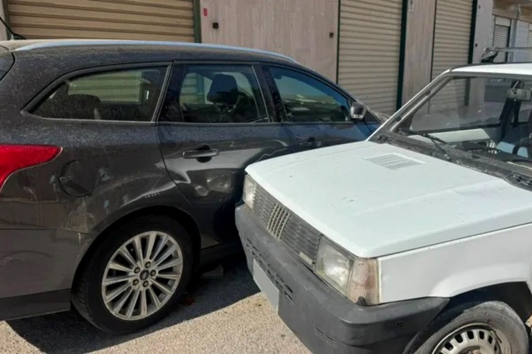 Rubano un'auto a Corato, ma poi si schiantano. Ladri in fuga