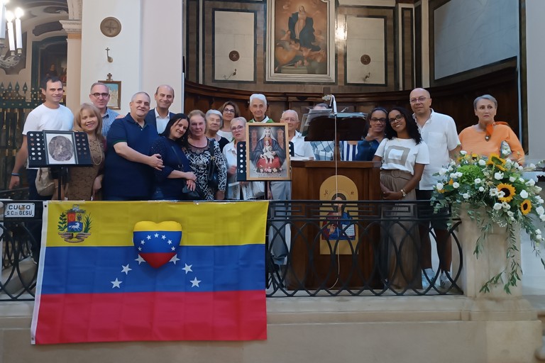 Madonna di Coromoto foto di gruppo